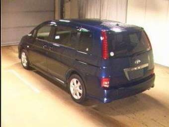 2005 Toyota Isis Pictures