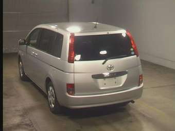 2005 Toyota Isis Pictures