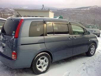 2005 Toyota Isis Pics