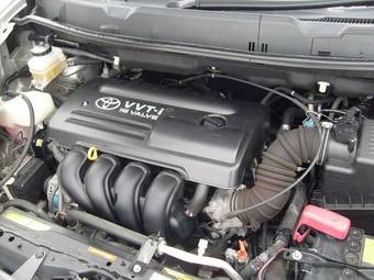 2005 Toyota Isis Photos
