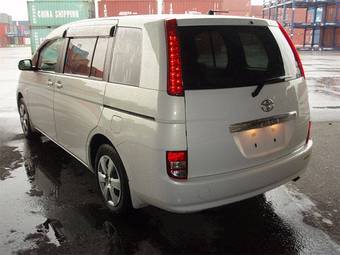 2005 Toyota Isis For Sale