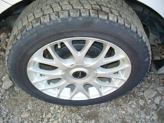 2005 Toyota Isis Pictures