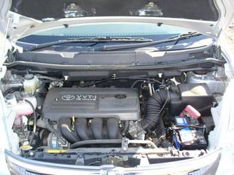2005 Toyota Isis Pictures