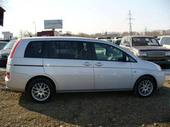 2005 Toyota Isis For Sale