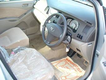 2005 Toyota Isis Wallpapers