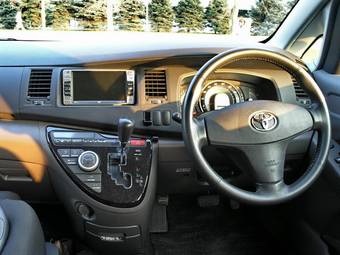 2005 Toyota Isis Wallpapers