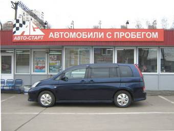 2005 Toyota Isis Pics