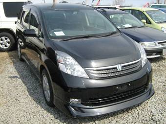 2005 Toyota Isis Pictures
