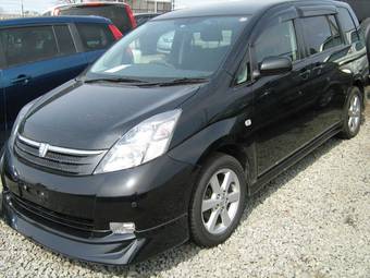 2005 Toyota Isis Pictures