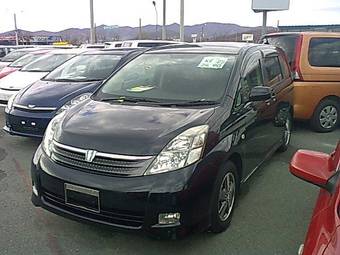 2005 Toyota Isis Pictures