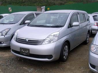 Toyota isis 2005