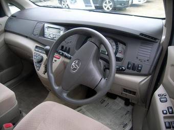 2005 Toyota Isis Wallpapers