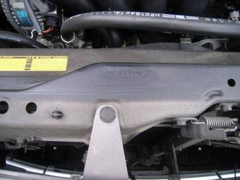 2005 Toyota Isis Images