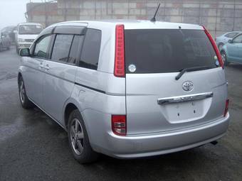 2006 Toyota Isis Pictures