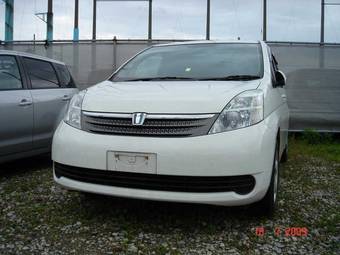 2006 Toyota Isis Pictures