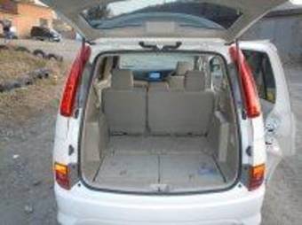2009 Toyota Isis Images