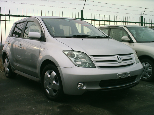 2002 Toyota ist