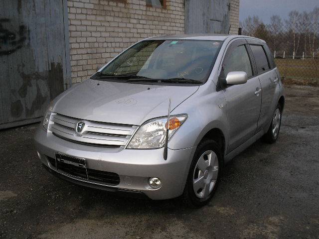 2002 Toyota ist