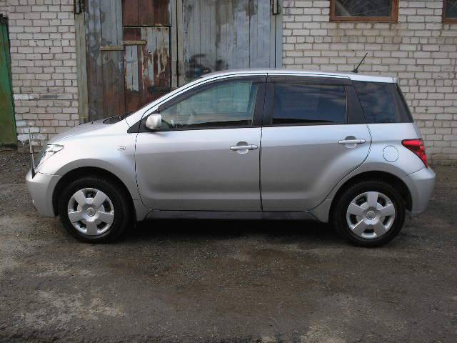 2002 Toyota ist