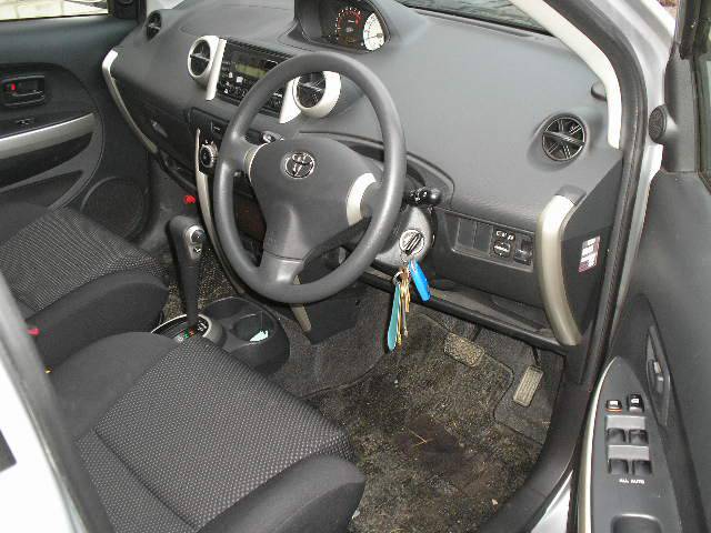 2002 Toyota ist