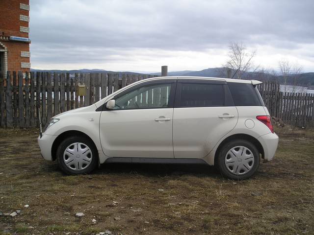 2002 Toyota ist