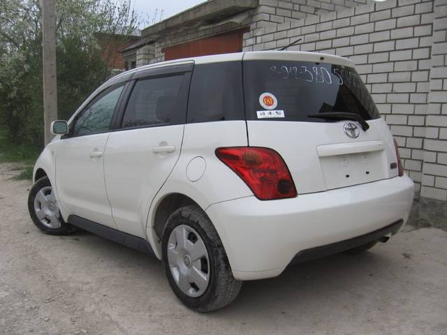 2002 Toyota ist