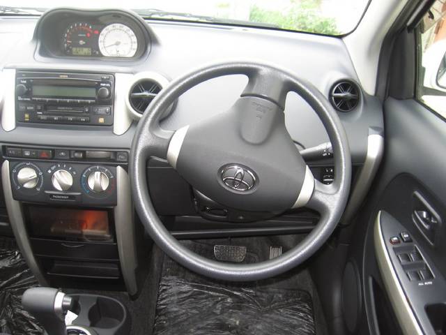 2002 Toyota ist