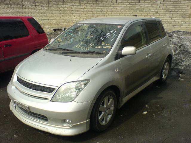 2002 Toyota ist