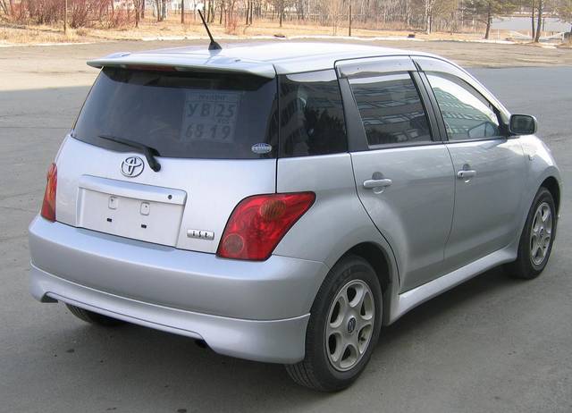 2002 Toyota ist