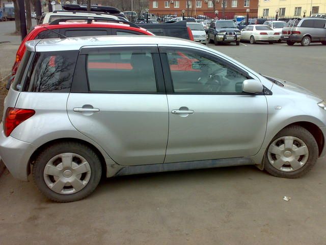 2002 Toyota ist