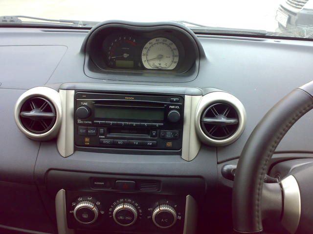 2002 Toyota ist