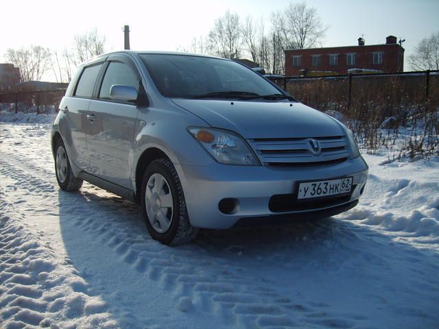 2002 Toyota ist