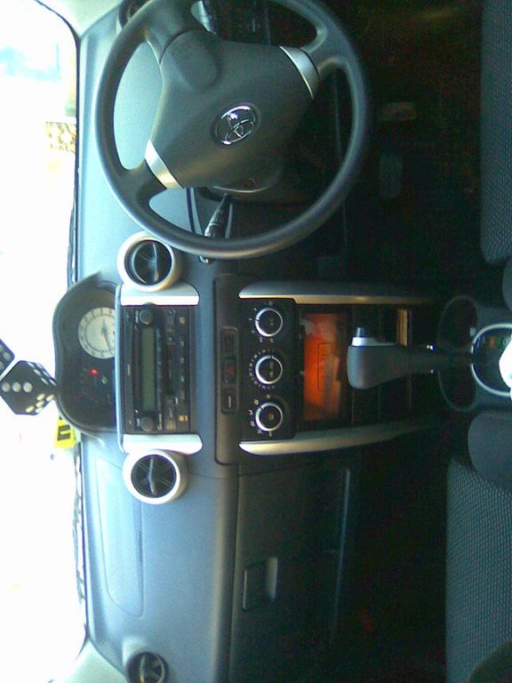 2002 Toyota ist