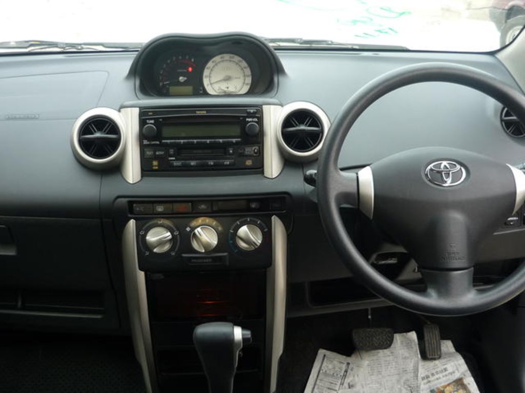 2002 Toyota ist