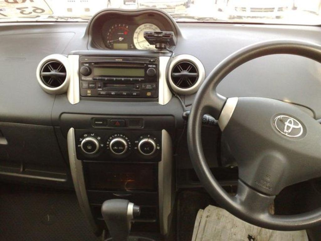 2002 Toyota ist