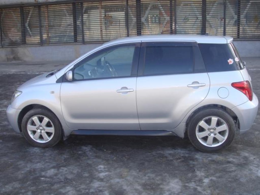2002 Toyota ist