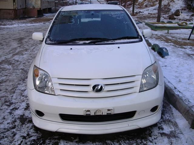 2002 Toyota ist