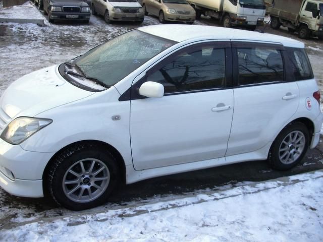 2002 Toyota ist