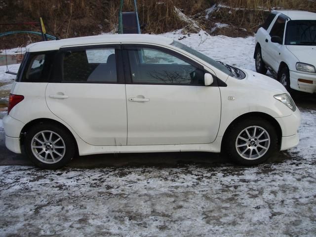 2002 Toyota ist