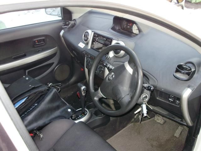 2002 Toyota ist