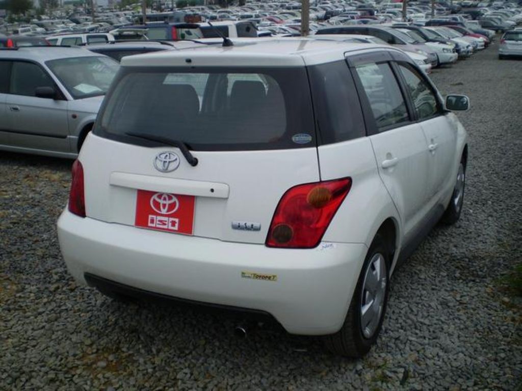 2002 Toyota ist