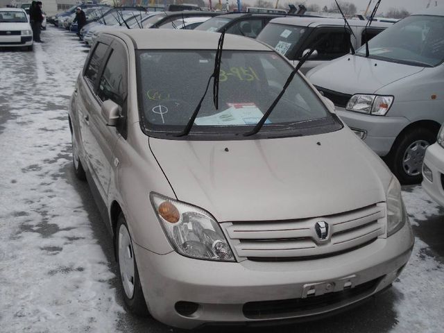 2002 Toyota ist