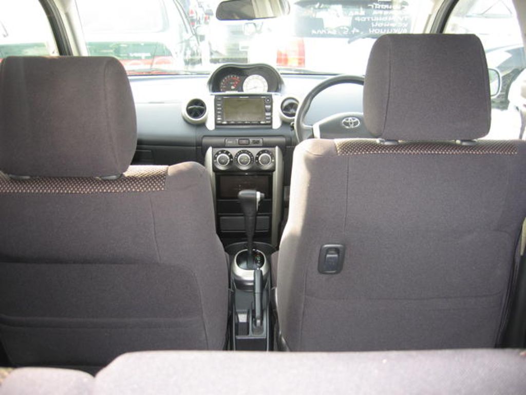 2002 Toyota ist