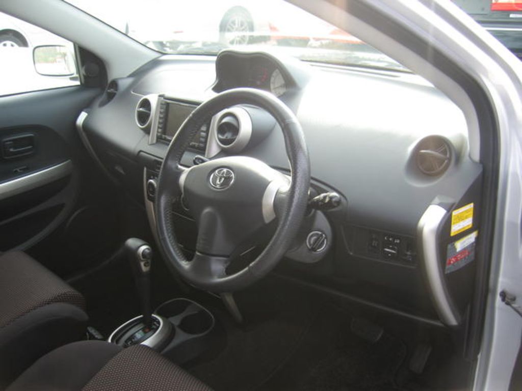 2002 Toyota ist