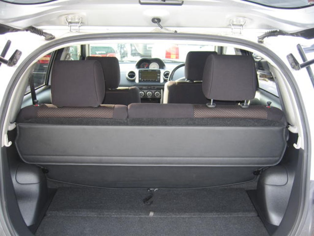 2002 Toyota ist