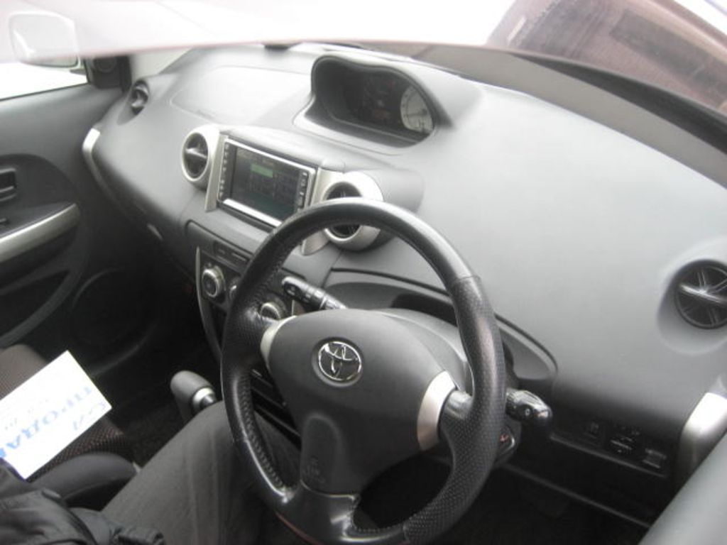 2002 Toyota ist