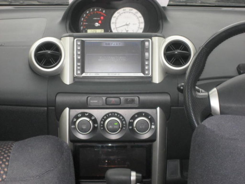 2002 Toyota ist