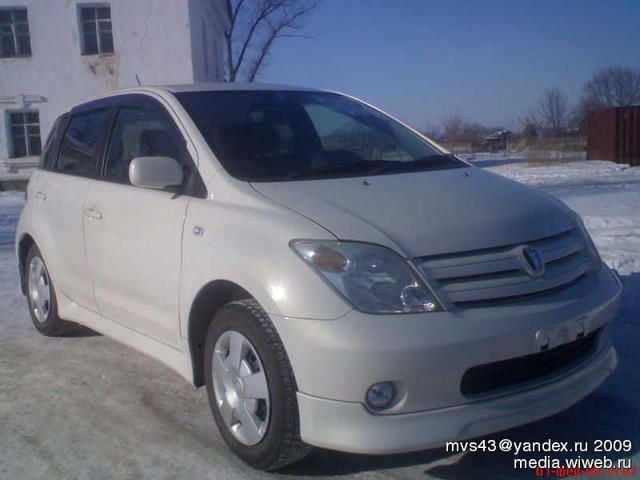 2002 Toyota ist