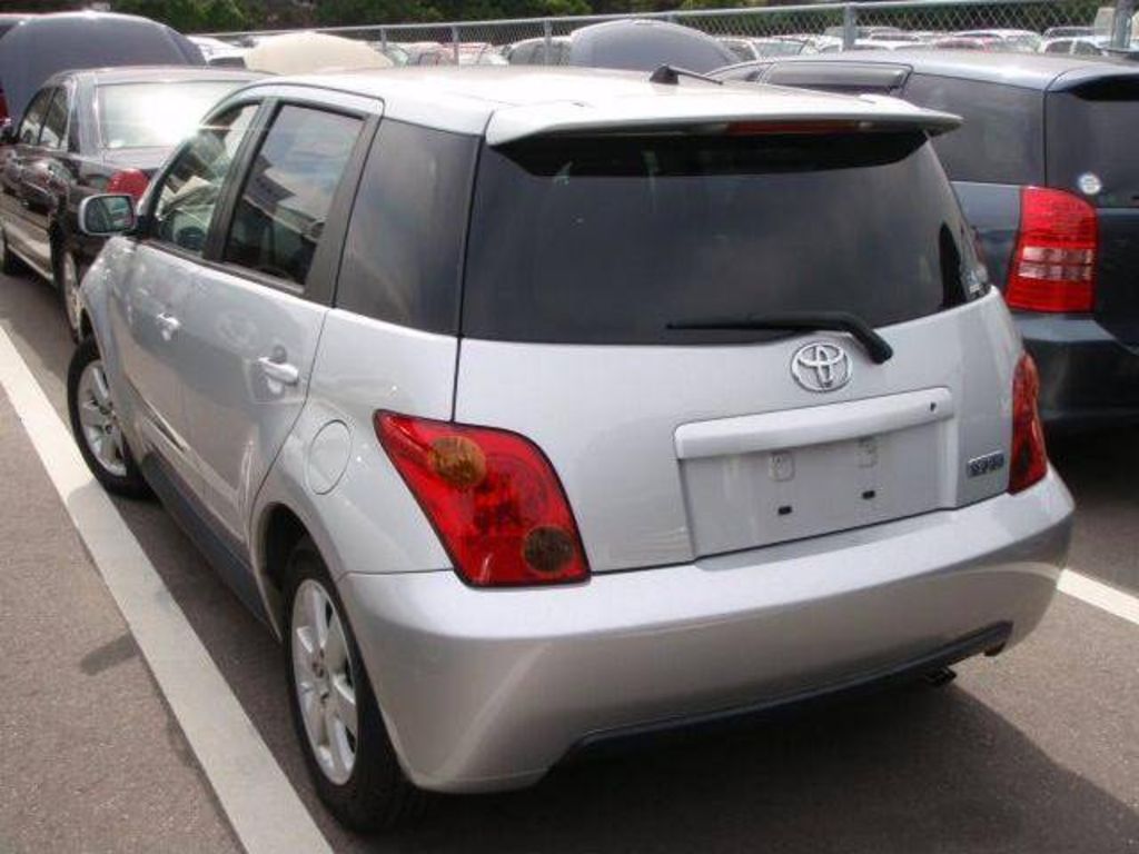 2002 Toyota ist