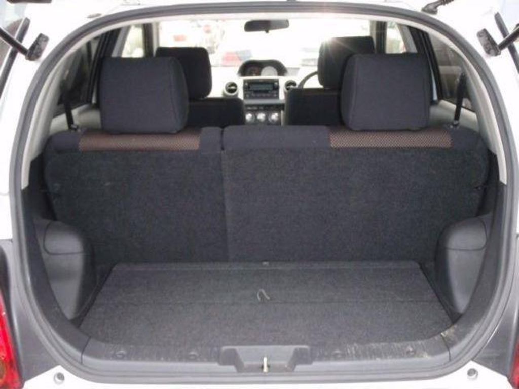 2002 Toyota ist
